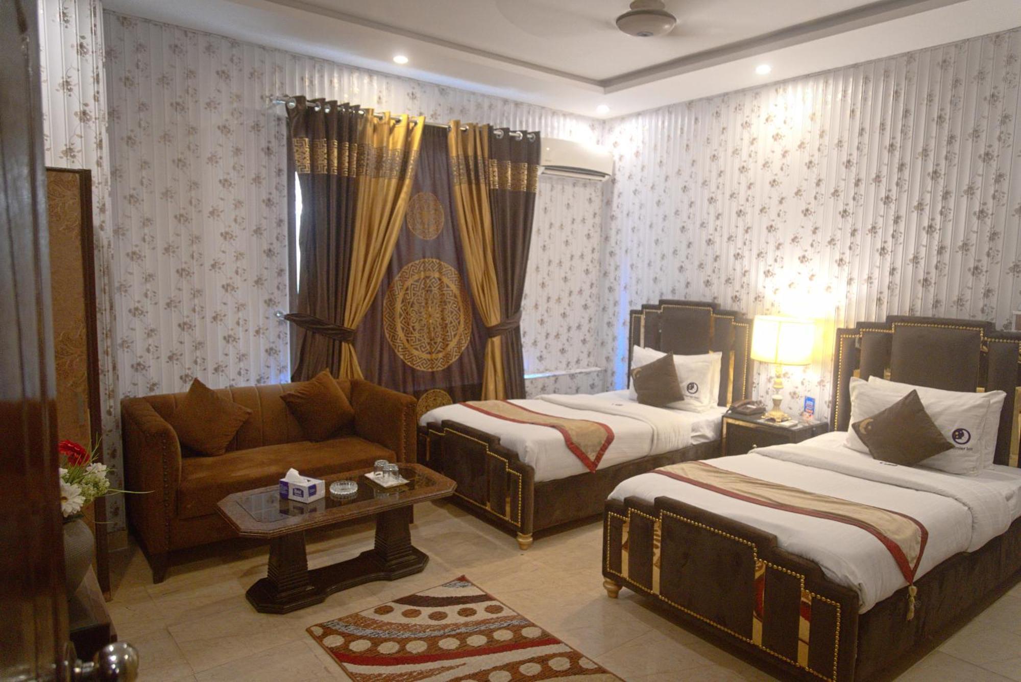 Premier Inn Johar Town Lahore Exterior foto