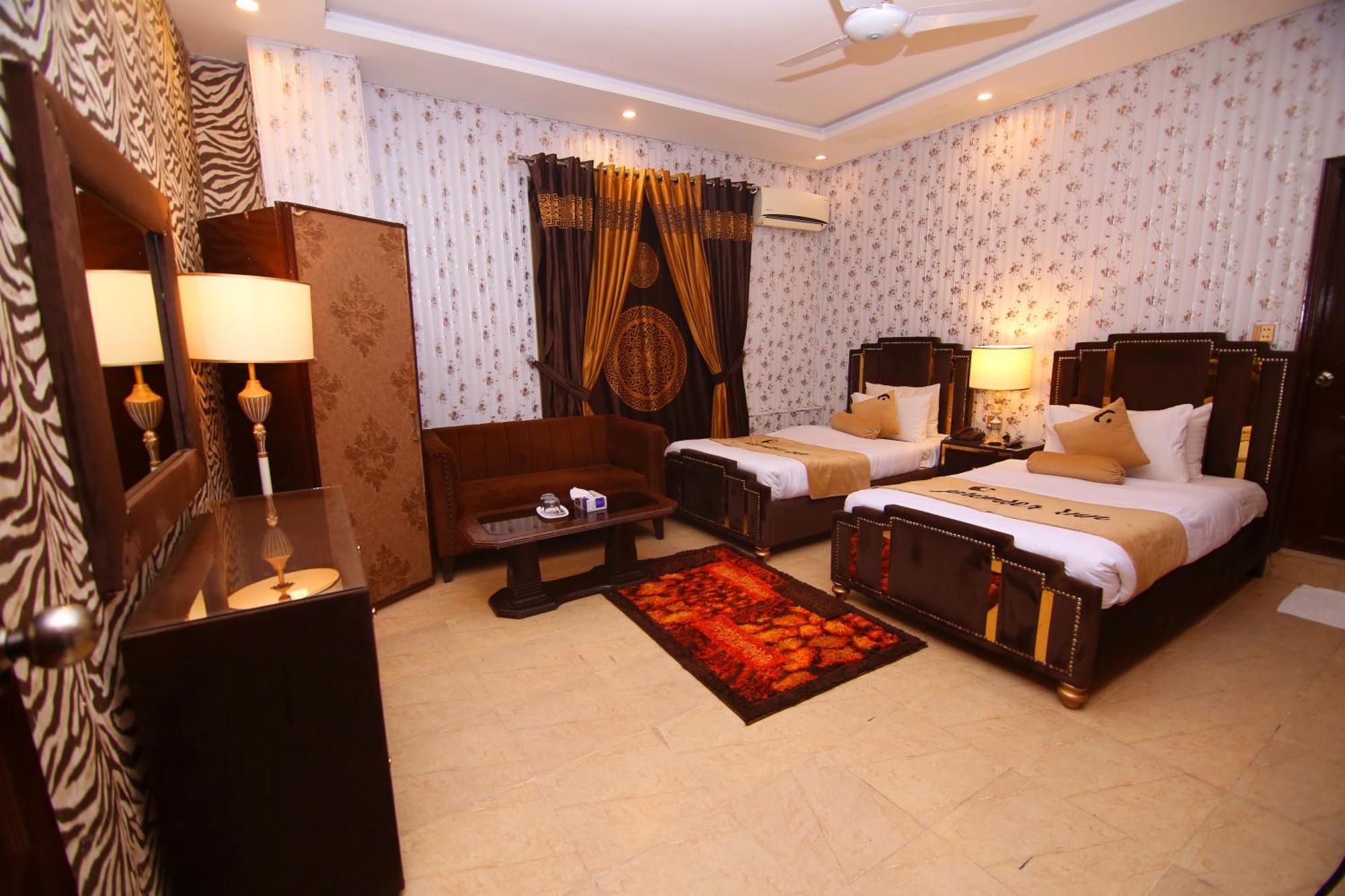 Premier Inn Johar Town Lahore Exterior foto